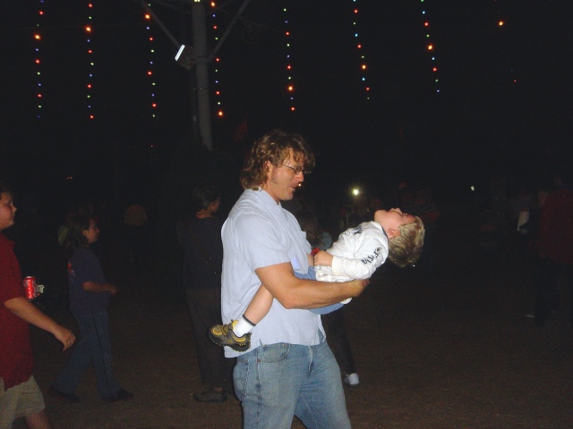 Hildebrand Christmas ScreenSaver/640x480_2007-12-11-02-Trail0fLights-Austin.jpg